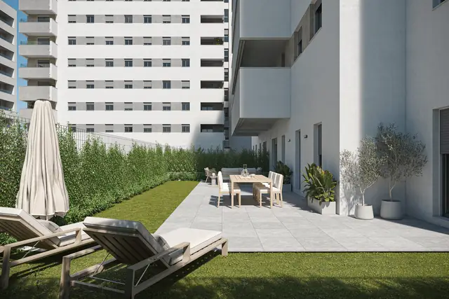 Infografía 3D de jardín privado con zona de estar en planta baja de Erithea I y II, promoción residencial en Entrenúcleos, Dos Hermanas (Sevilla) (eaforum)