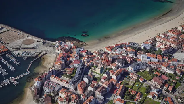 Infografía 3D de vista aérea de Sanxenxo y la playa de Silgar de Silgar, promoción residencial en Sanxenxo, Pontevedra (EB Arquitectos)