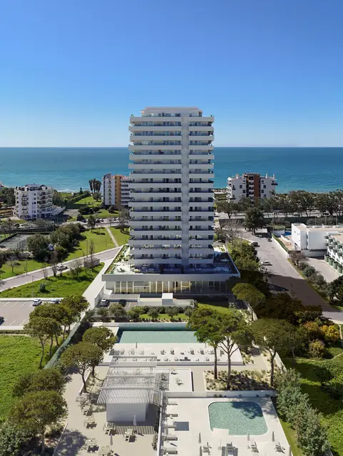 Infografía 3D de vista aérea de la torre y las zonas comunes tipo resort de Torre del Algarve, torre residencial en Portimão, Algarve (Portugal) (Saraiva + Associados)
