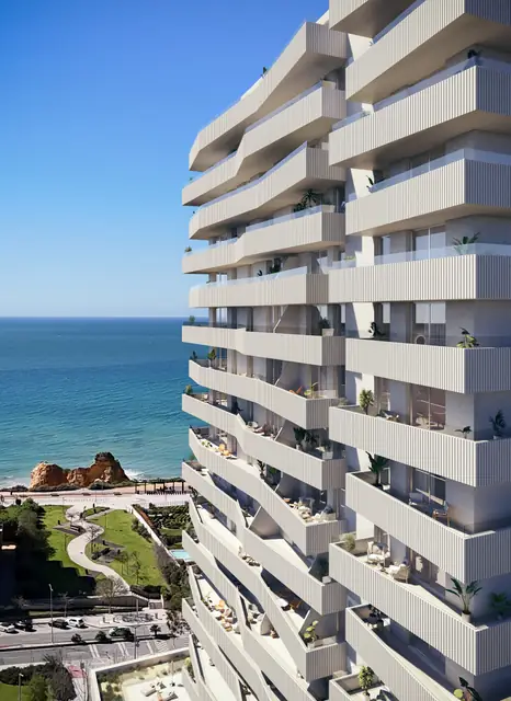 Infografía 3D de fachada de la torre con terrazas y vistas al mar de Torre del Algarve, torre residencial en Portimão, Algarve (Portugal) (Saraiva + Associados)