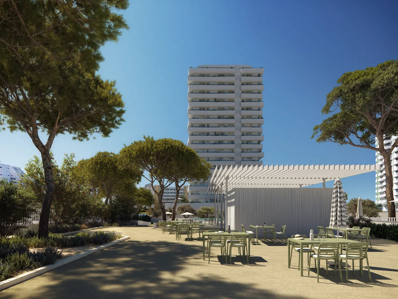 Infografía 3D de zona de restauración bajo pérgola entre pinos de Torre del Algarve, torre residencial en Portimão, Algarve (Portugal) (Saraiva + Associados)
